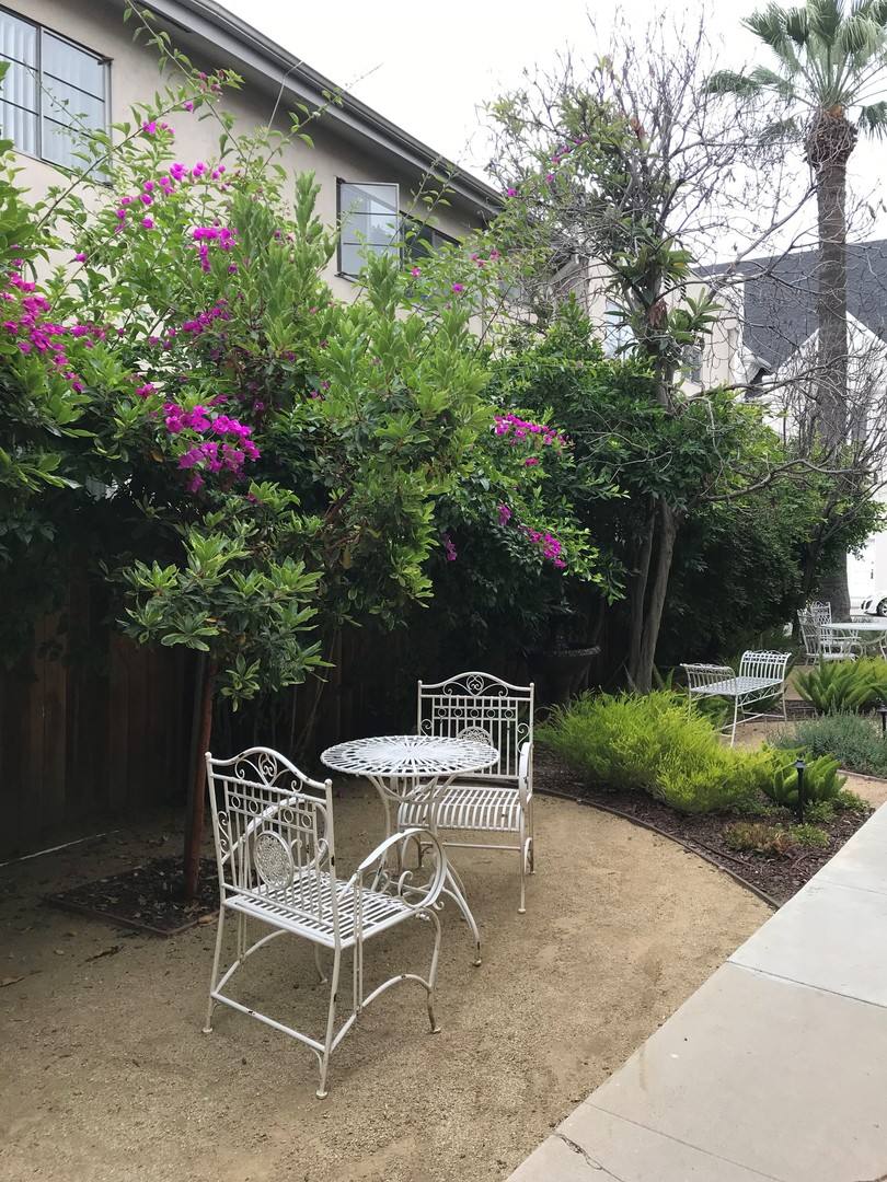 Apartment for rent at 208 N Louise St, Glendale, CA 91206