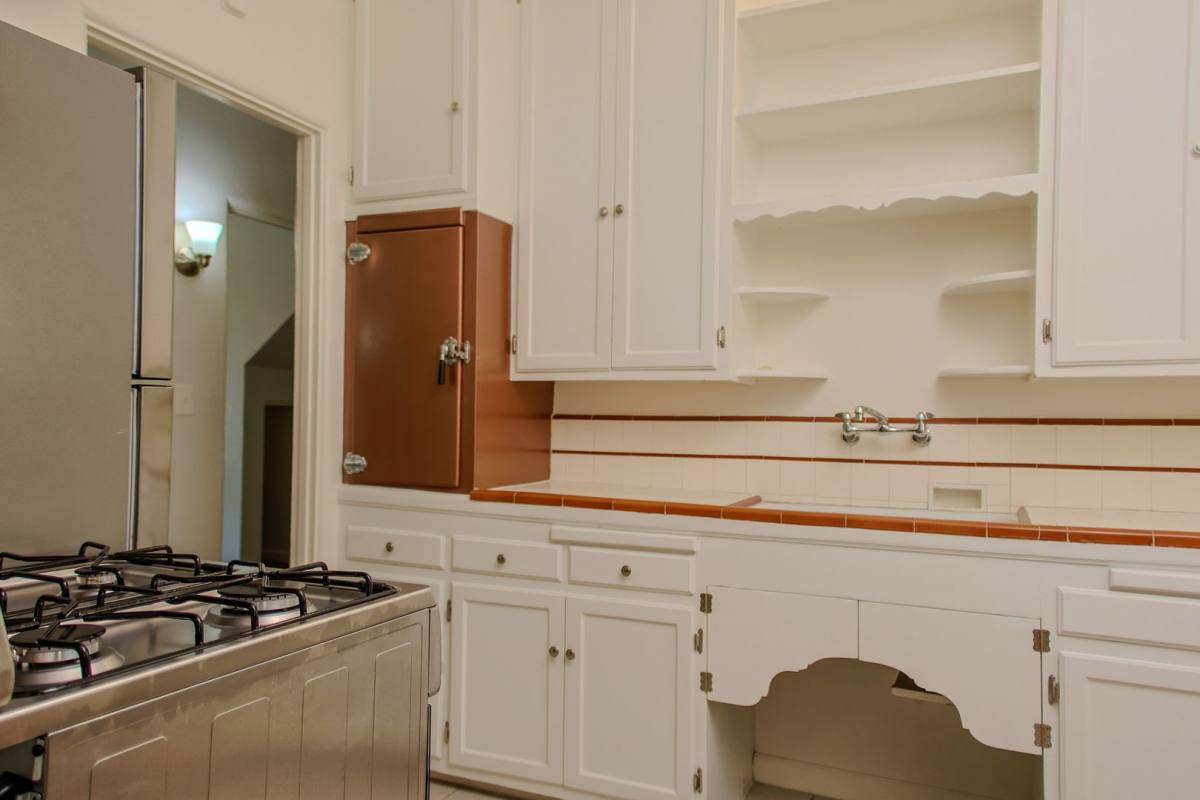 Apartment for rent at 208 N Louise St, Glendale, CA 91206