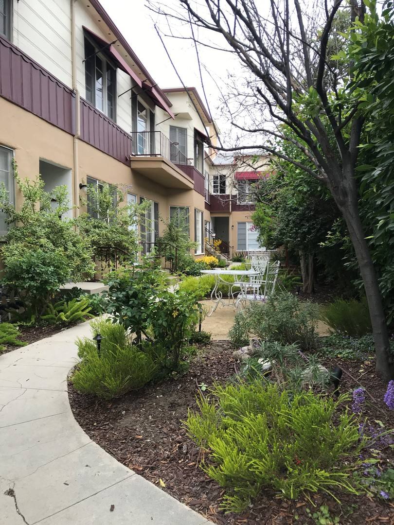 Apartment for rent at 208 N Louise St, Glendale, CA 91206