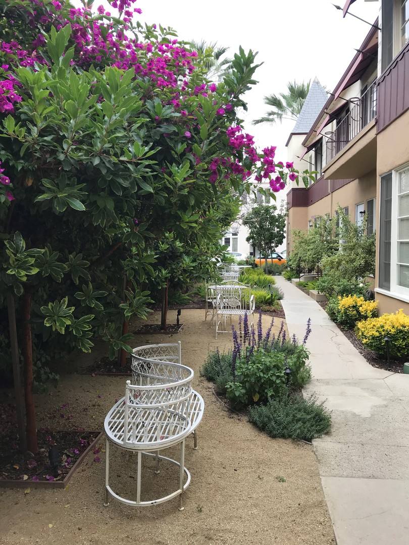 Apartment for rent at 208 N Louise St, Glendale, CA 91206