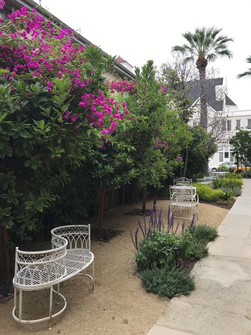 Apartment for rent at 208 N Louise St, Glendale, CA 91206