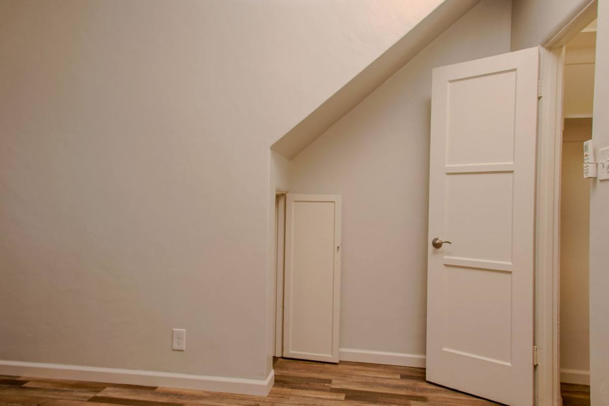 Apartment for rent at 208 N Louise St, Glendale, CA 91206