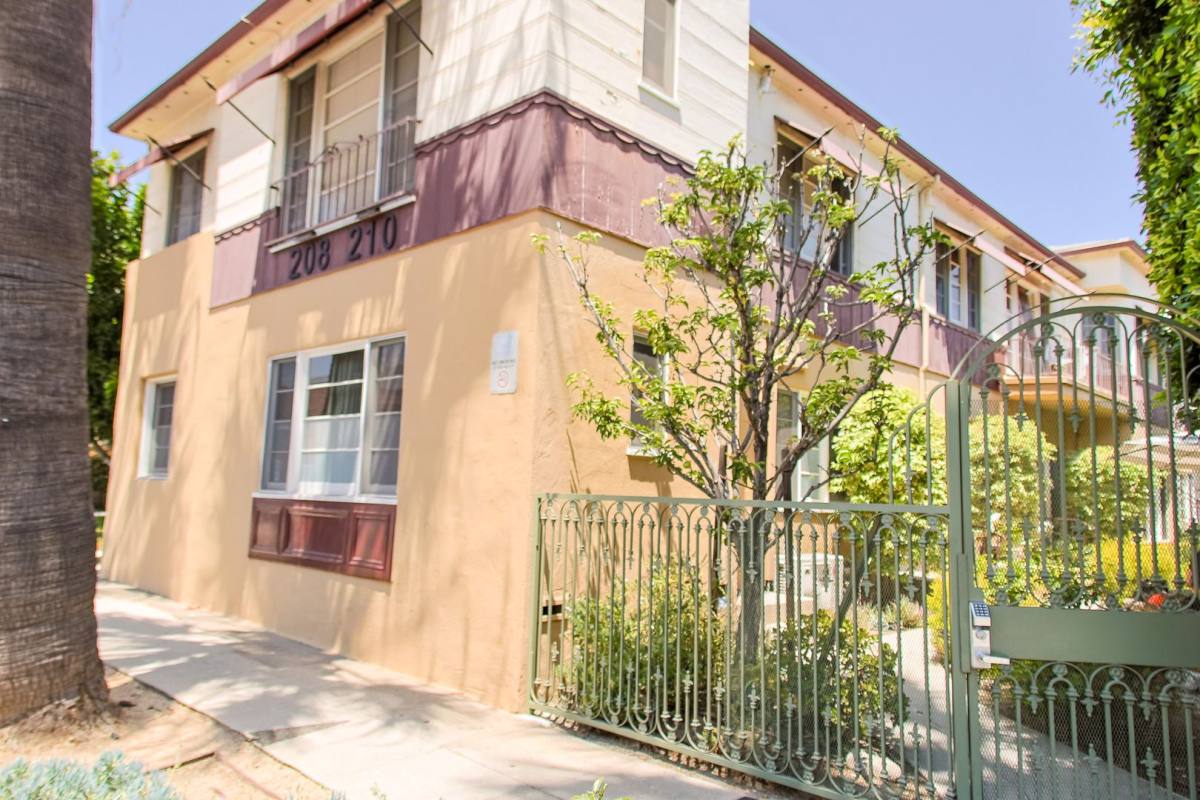 Apartment for rent at 208 N Louise St, Glendale, CA 91206