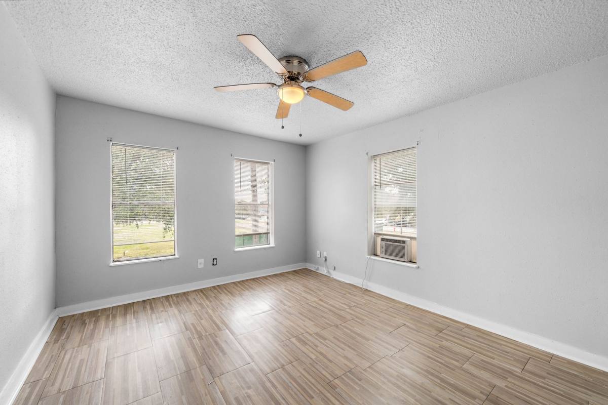 Apartment for rent at 3116 Ave L, Galveston, TX 77550