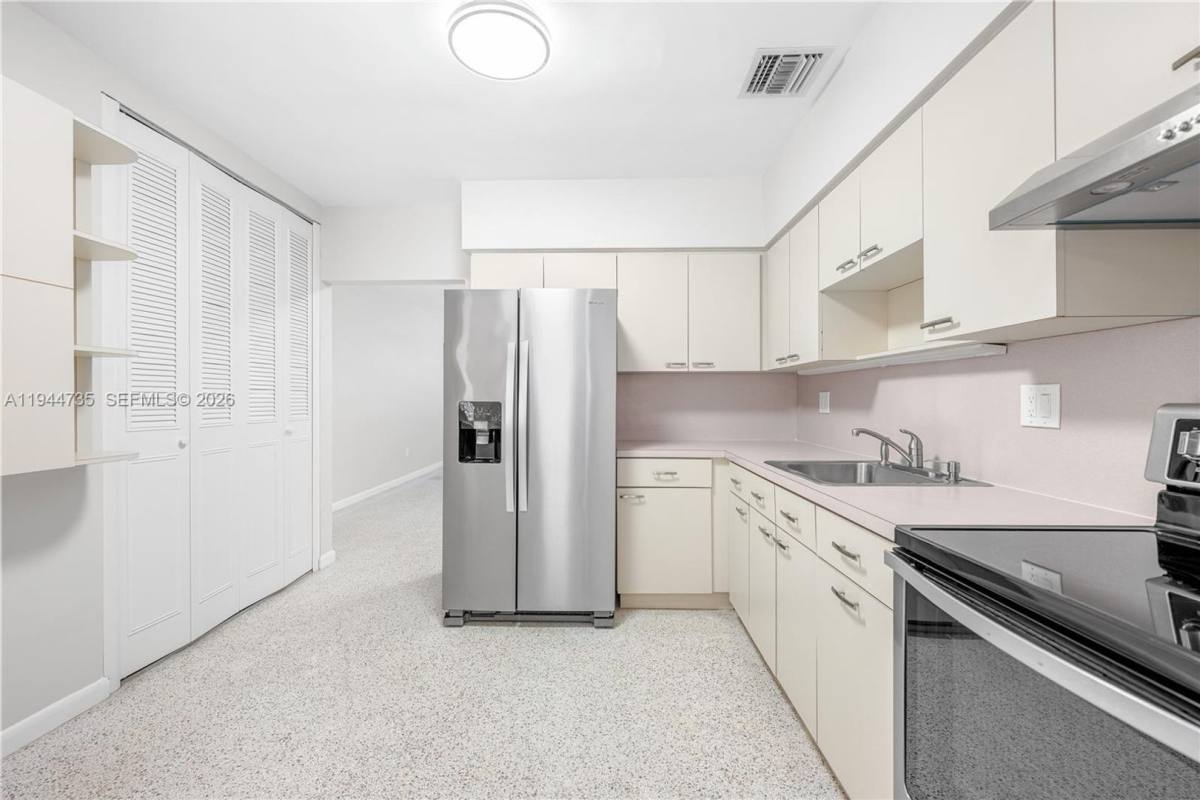 House for rent at 3855 SW 87th Place, Miami, FL 33165