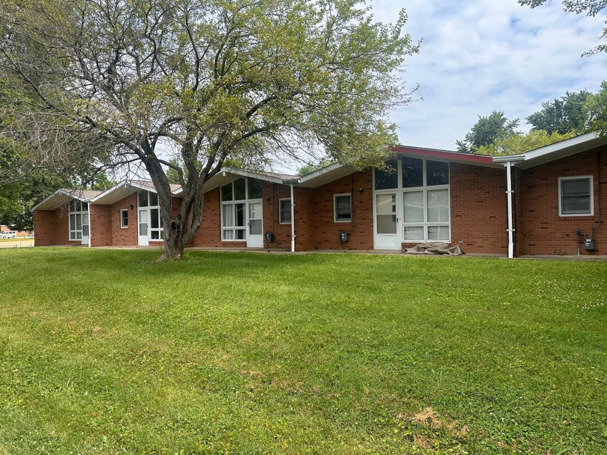 Apartment for rent at 1811 Pine St, Lawrenceville, IL 62439