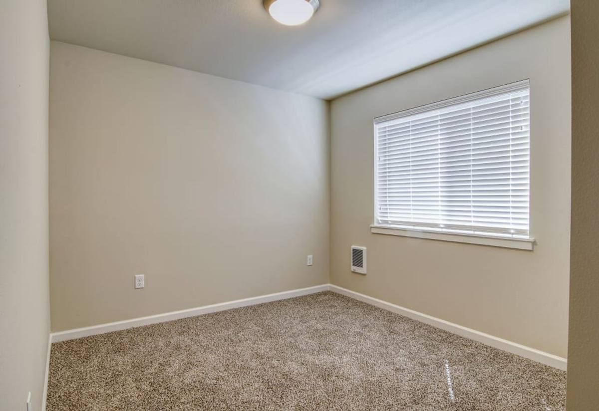 Townhouse for rent at 14615 NE Rose Parkway, Portland, OR 97230