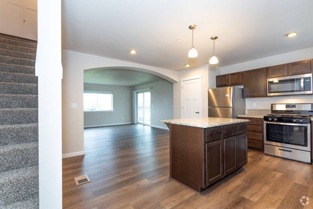 Townhouse for rent at 14615 NE Rose Parkway, Portland, OR 97230