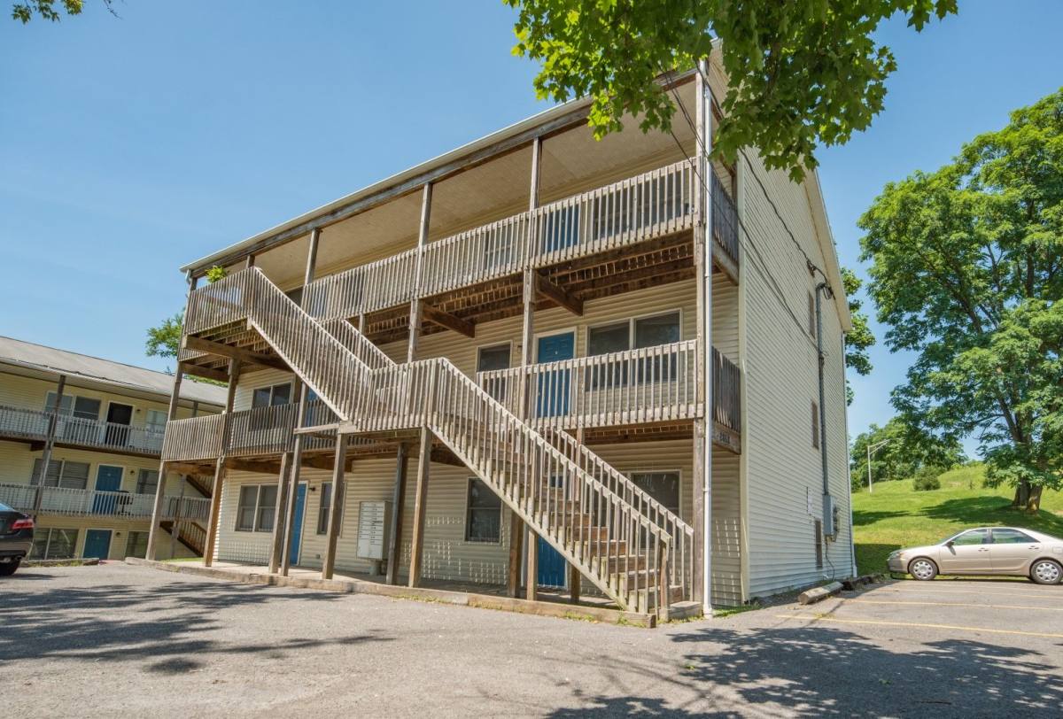 Apartment for rent at 2858 University Ave, Morgantown, WV 26505