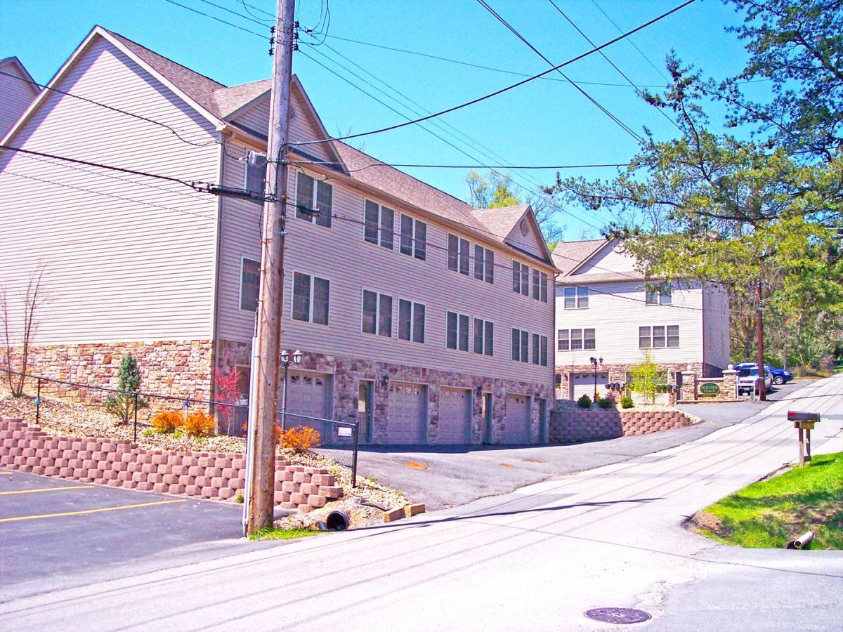 Townhouse for rent at 1 Pineview Place, Morgantown, WV 26505