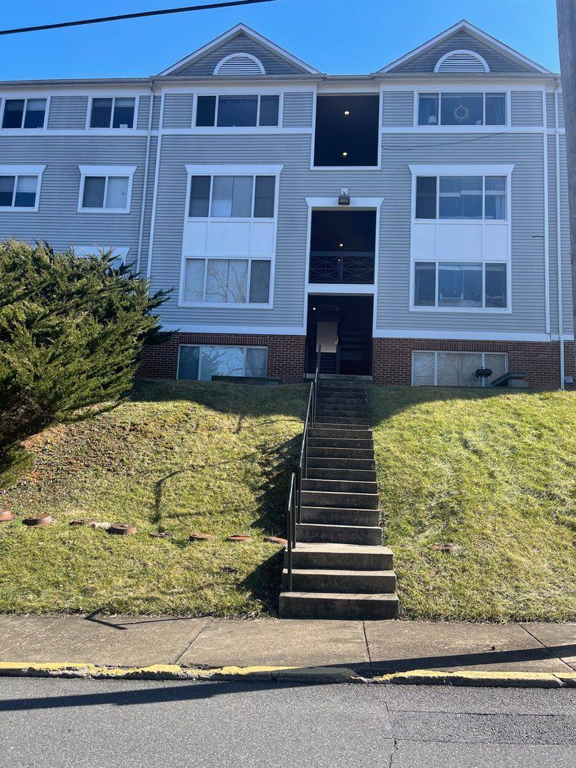 Condo for rent at 303 White St #302, Lexington, VA 24450