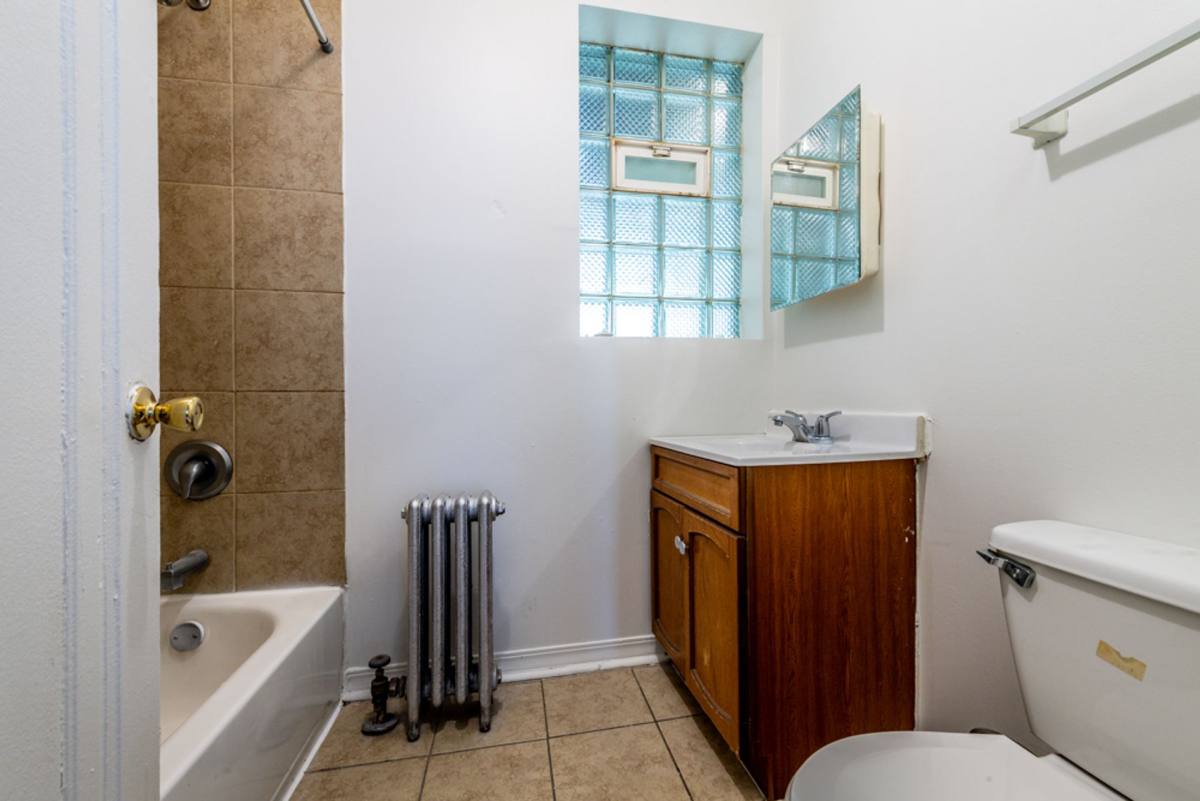 Apartment for rent at 654 N Pine Ave, Chicago, IL 60644