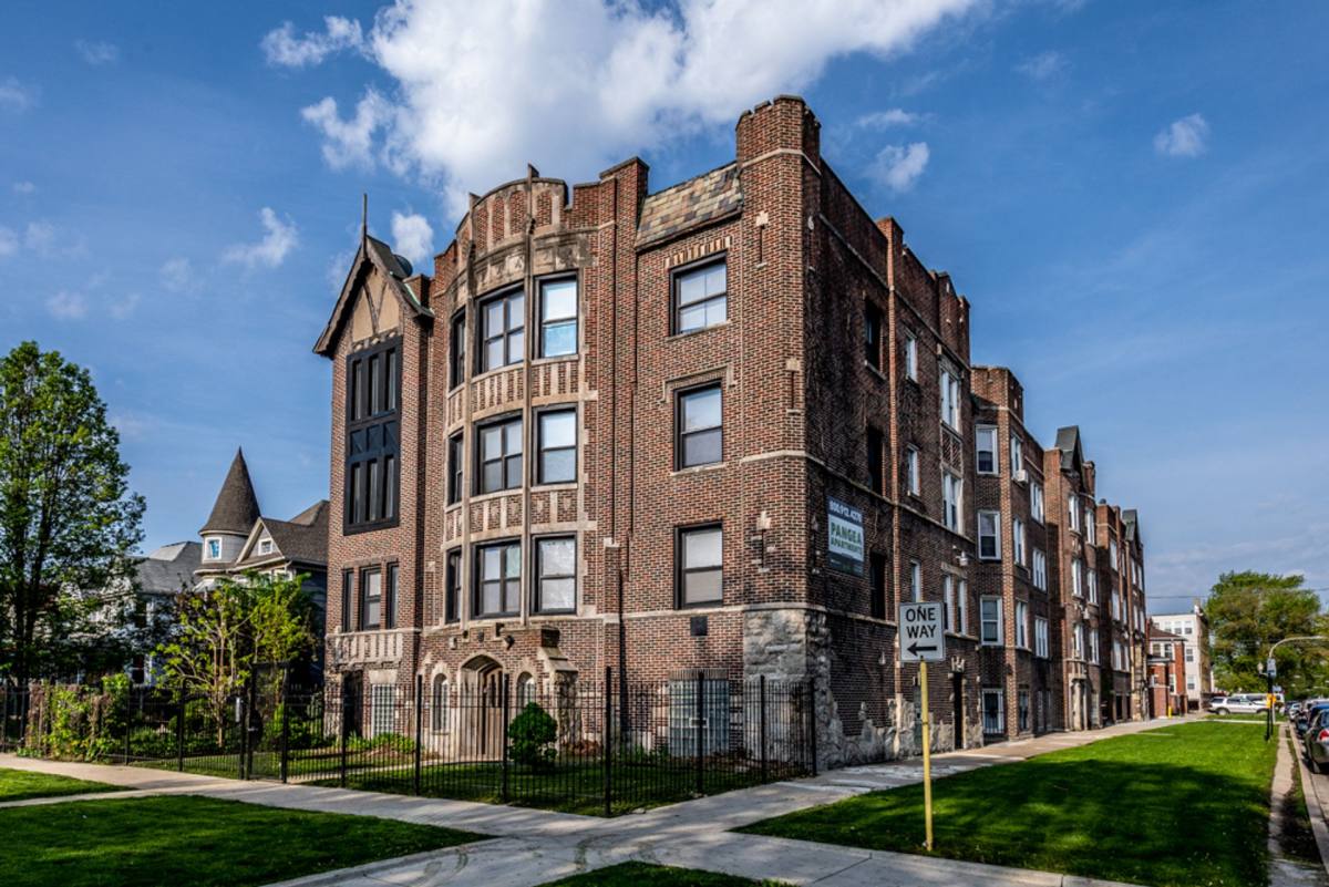 Apartment for rent at 654 N Pine Ave, Chicago, IL 60644