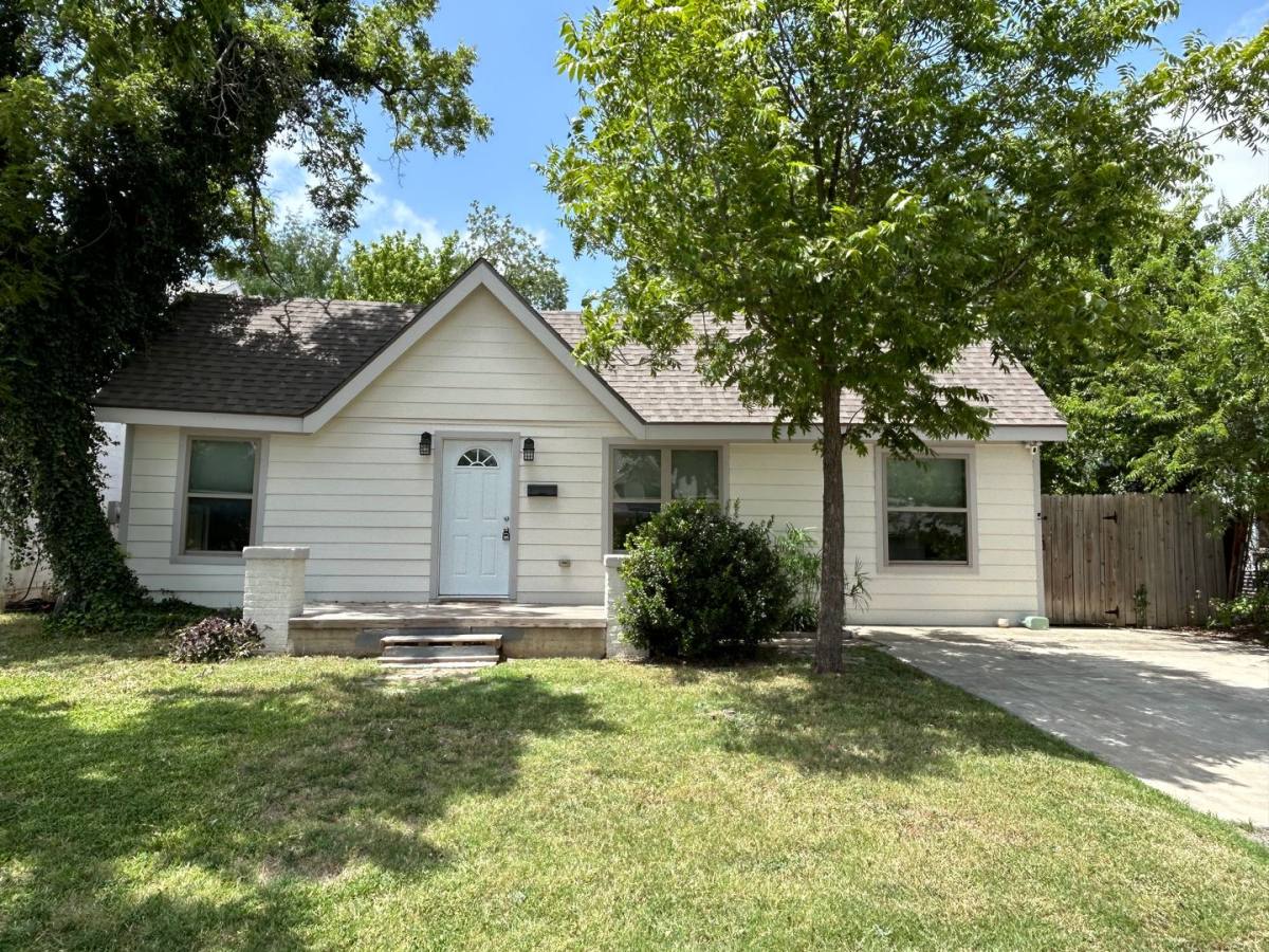 House for rent at 2816 Gordon Ave, Fort Worth, TX 76110