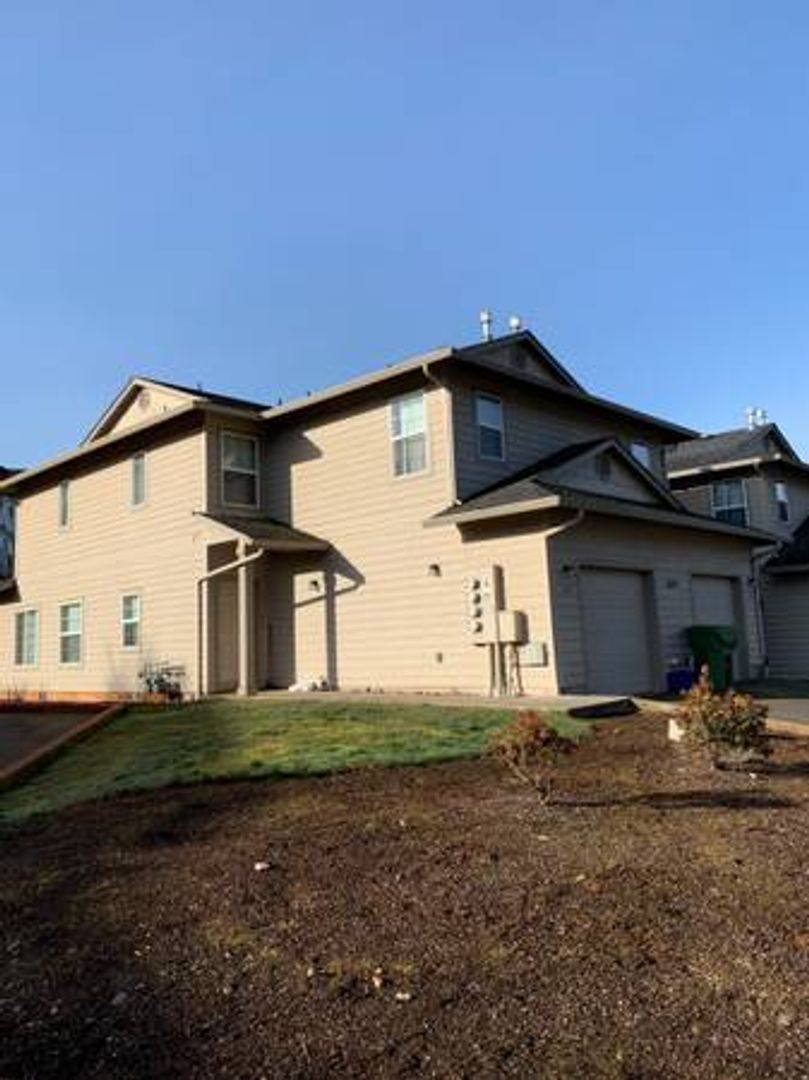 Townhouse for rent at 5823 Reed Lane SE #112, Salem, OR 97306