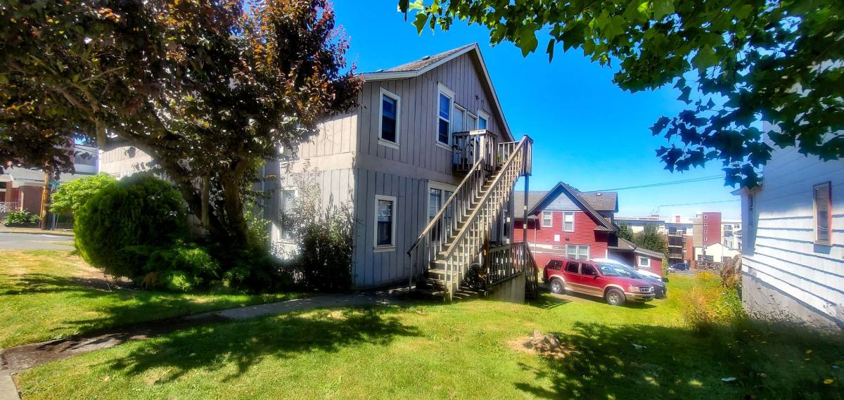 Apartment for rent at 315 E Laurel St, Bellingham, WA 98225
