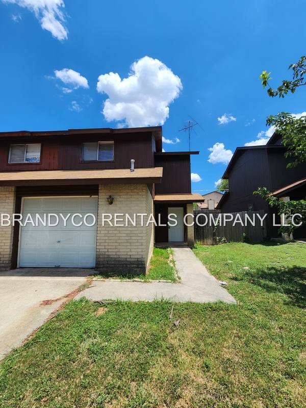 Townhouse for rent at 1108 Royal Crest Dr, Killeen, TX 76549