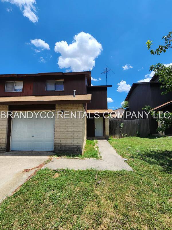 Townhouse for rent at 1108 Royal Crest Dr, Killeen, TX 76549