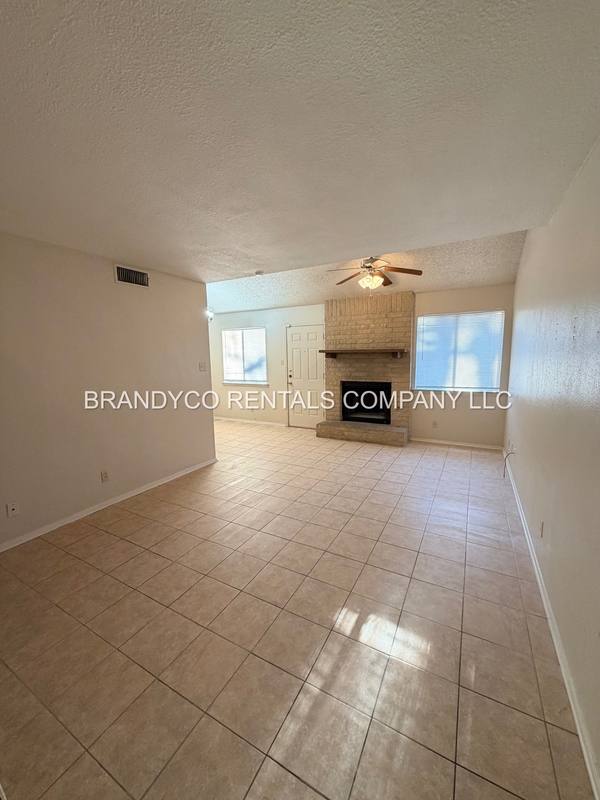 Townhouse for rent at 1108 Royal Crest Dr, Killeen, TX 76549