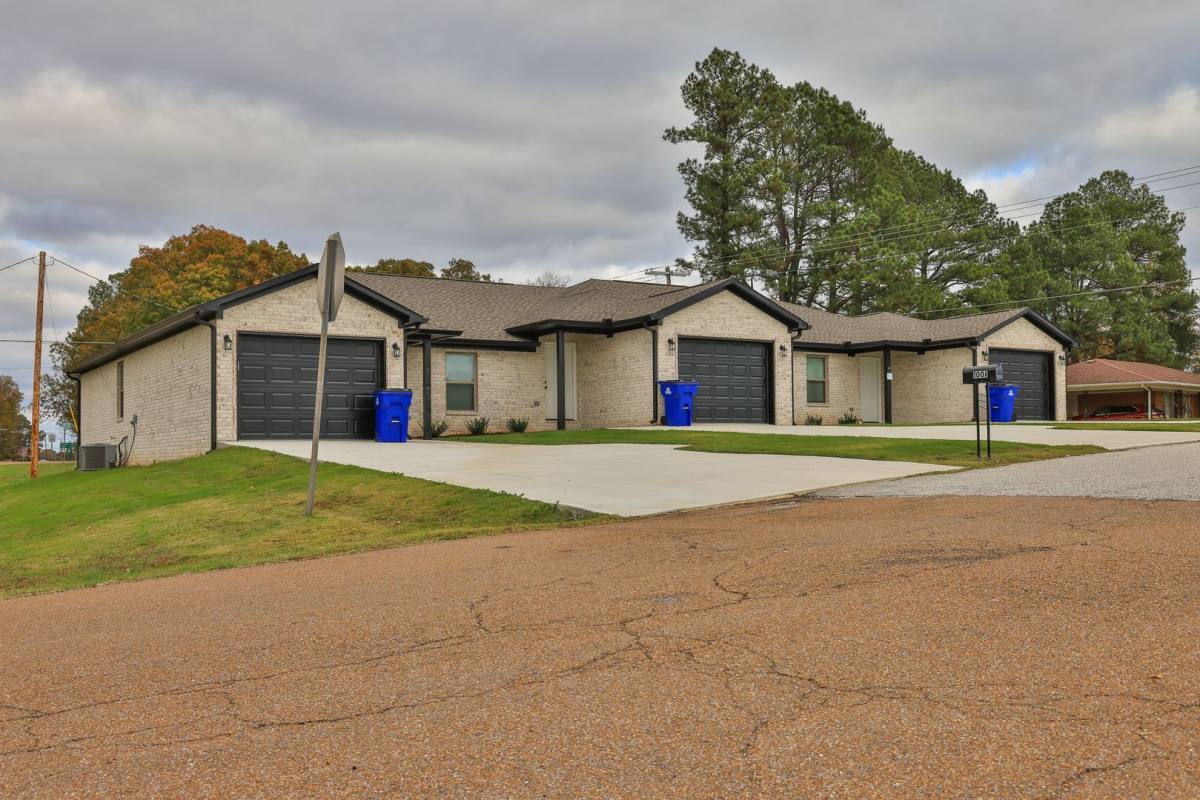 Apartment for rent at 100 Crestview Dr, Greenfield, TN 38230