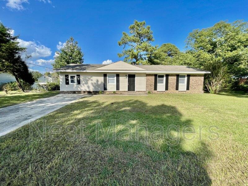 House for rent at 5985 McDonald Rd, Parkton, NC 28371