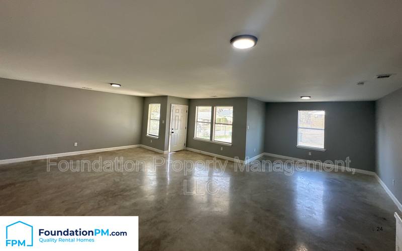 House for rent at 555 Monteagle Dr, Memphis, TN 38109