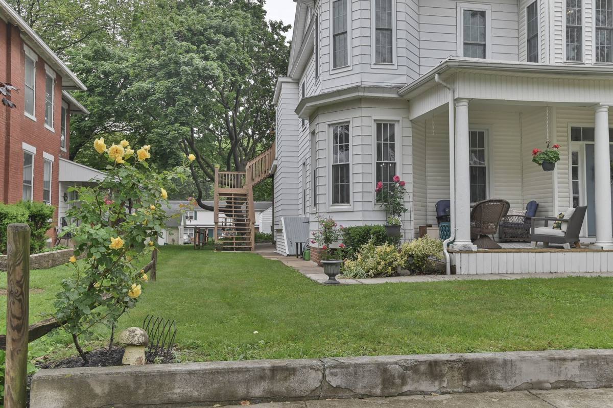 Apartment for rent at 506 W Main St, Mechanicsburg, PA 17055
