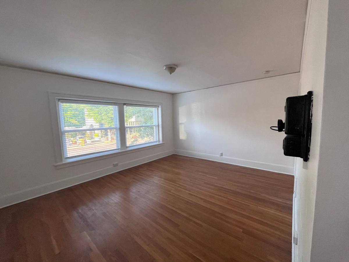 Apartment for rent at 1809 SE Hawthorne Blvd, Portland, OR 97214