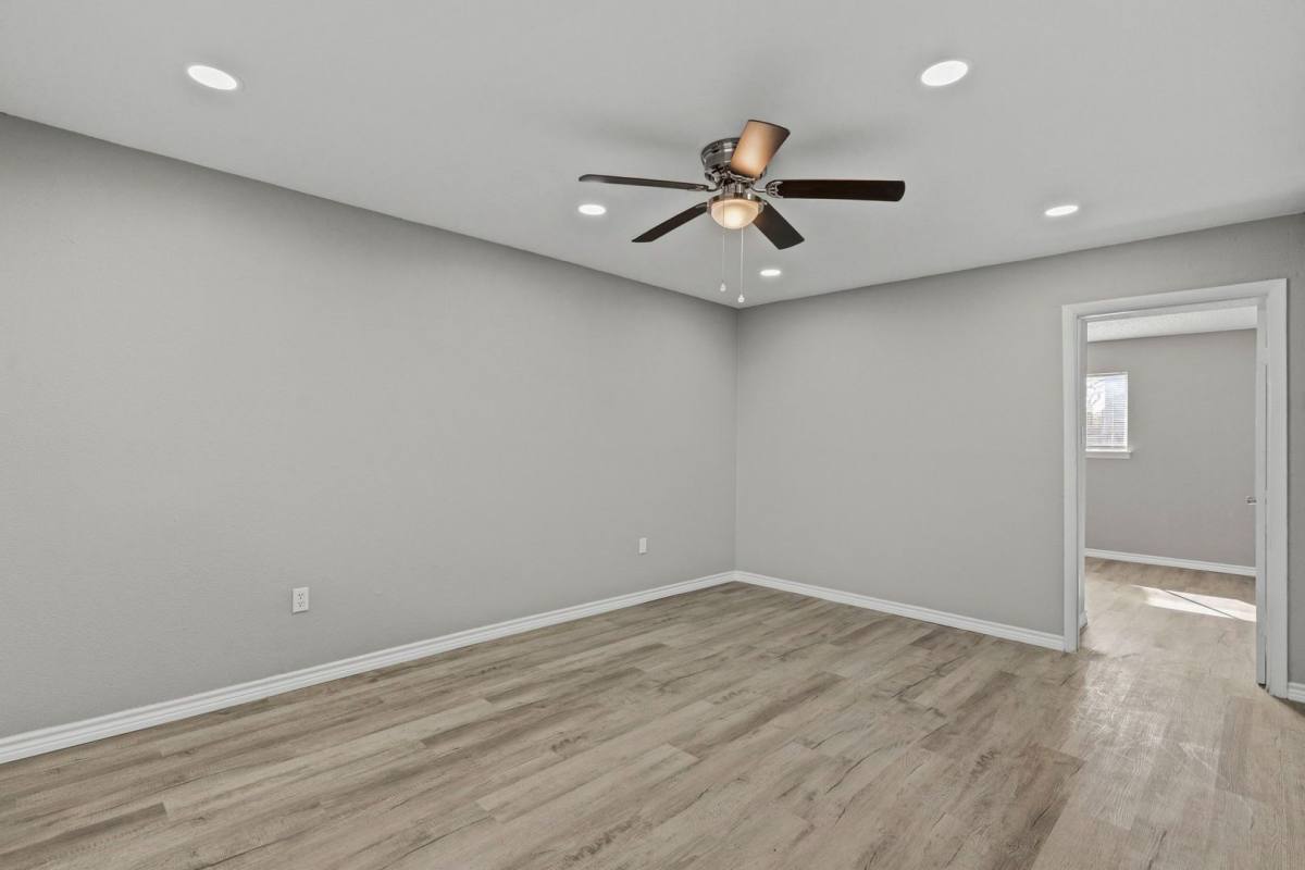 Apartment for rent at 911 Ave K, Galveston, TX 77550