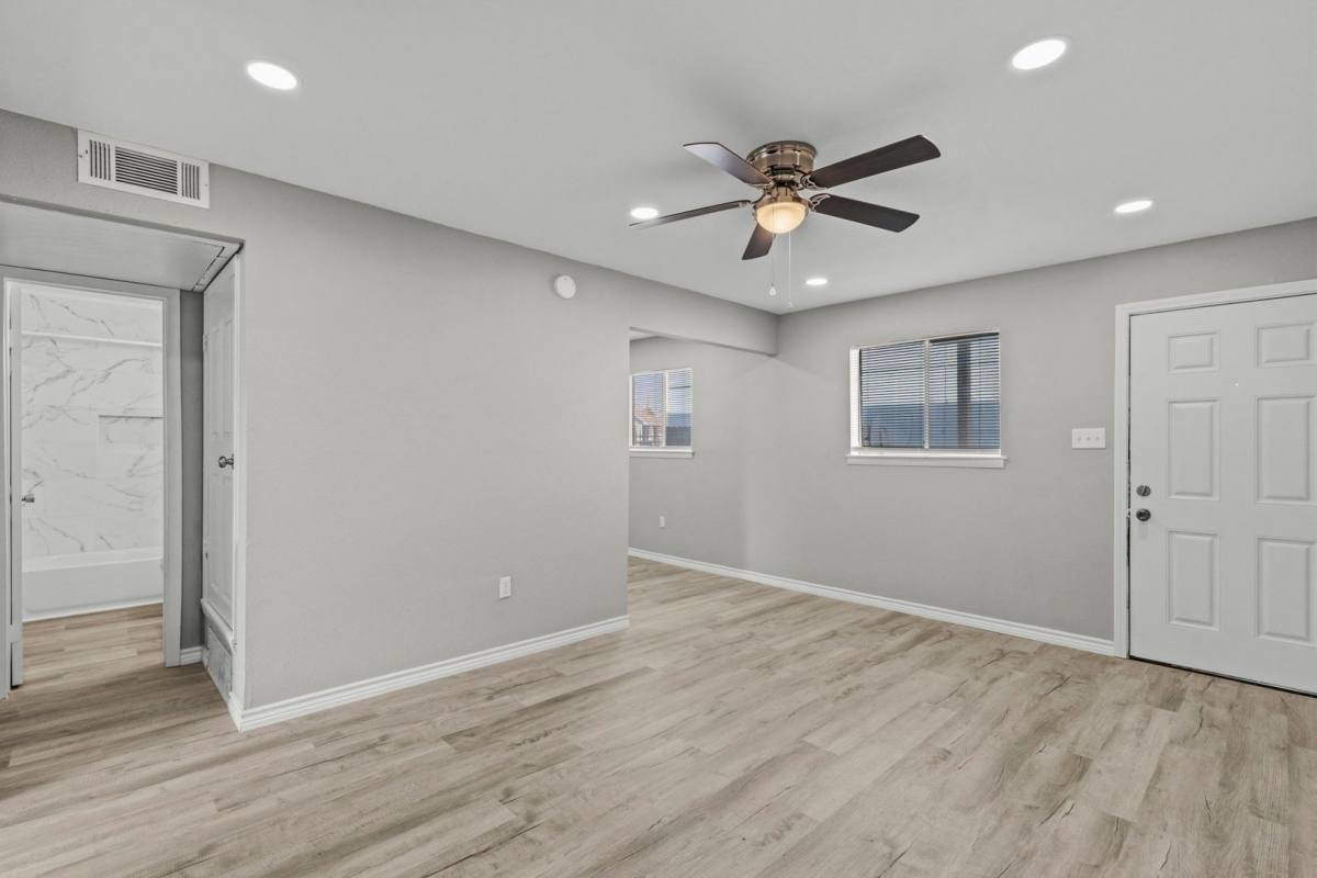 Apartment for rent at 911 Ave K, Galveston, TX 77550