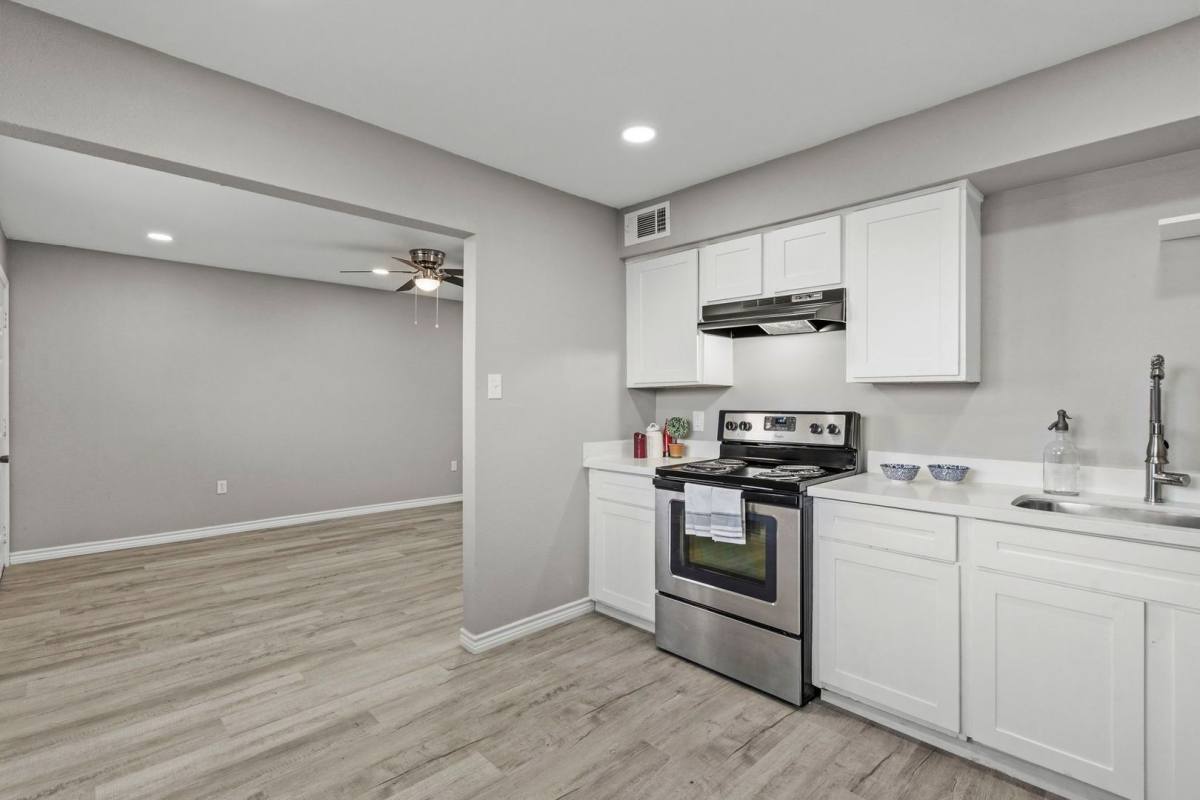 Apartment for rent at 911 Ave K, Galveston, TX 77550