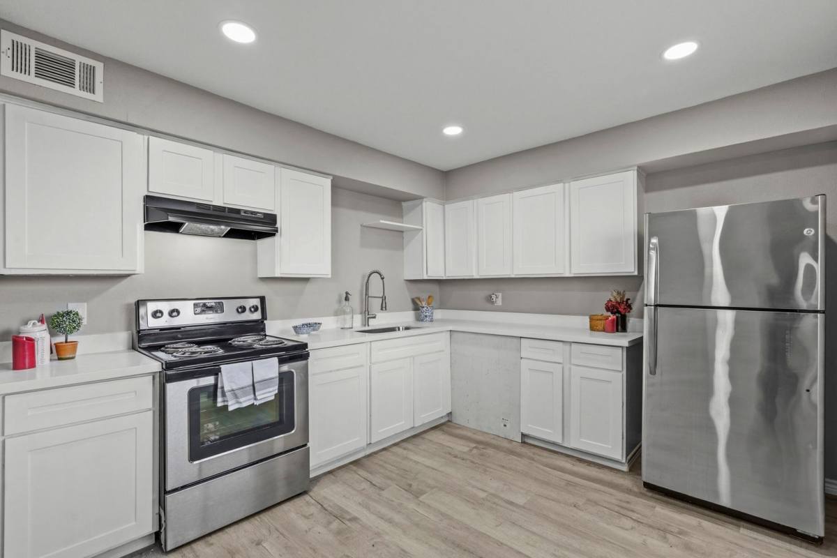 Apartment for rent at 911 Ave K, Galveston, TX 77550