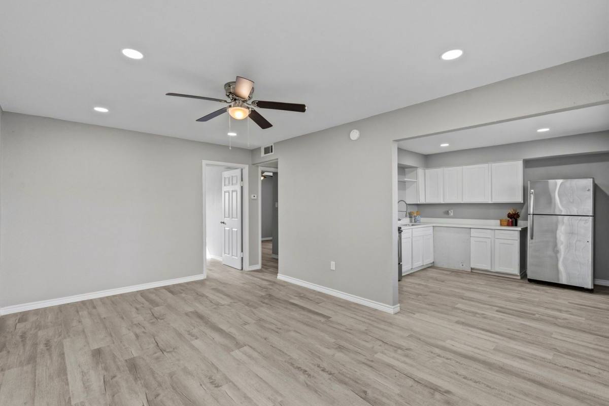 Apartment for rent at 911 Ave K, Galveston, TX 77550