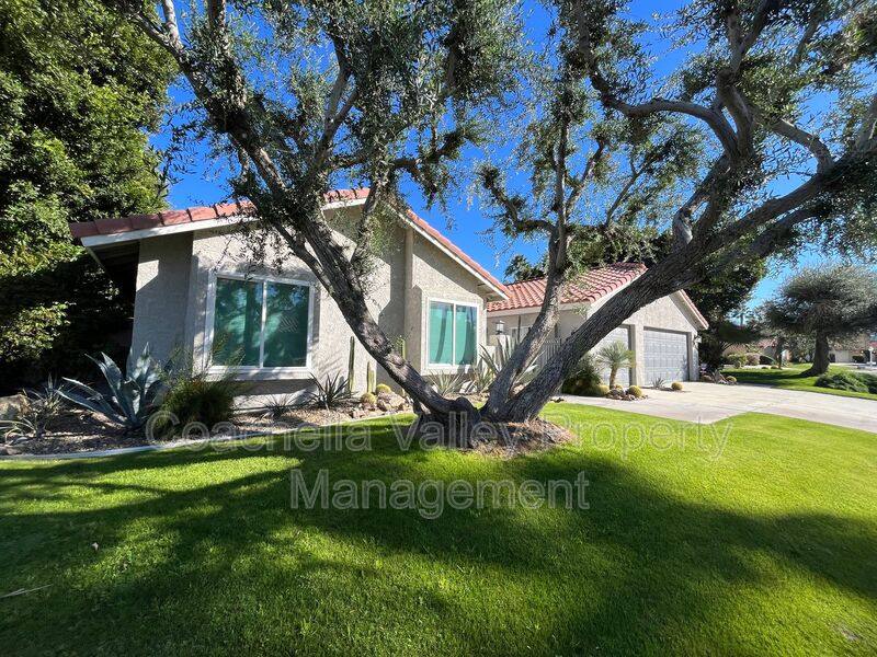 House for rent at 39866 Newcastle Dr, Palm Desert, CA 92211