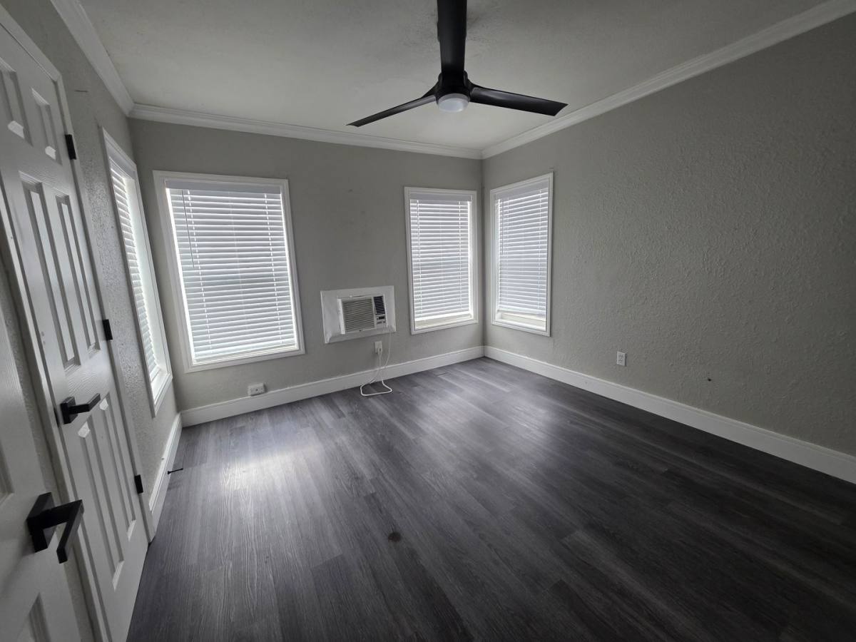 Apartment for rent at 219 SE 13th St, Grand Prairie, TX 75051