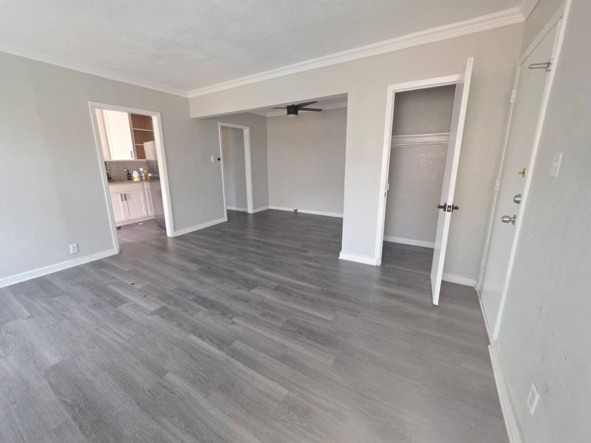 Apartment for rent at 219 SE 13th St, Grand Prairie, TX 75051