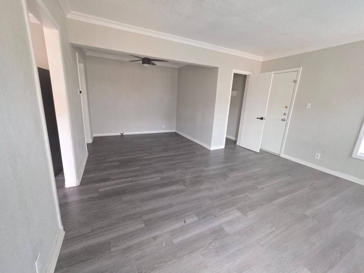 Apartment for rent at 219 SE 13th St, Grand Prairie, TX 75051