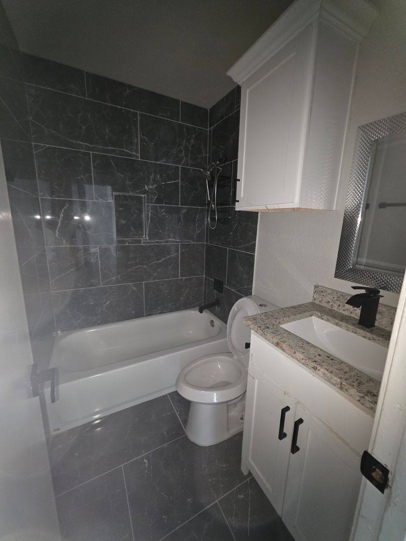 Apartment for rent at 219 SE 13th St, Grand Prairie, TX 75051