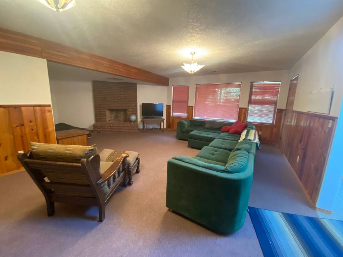 House for rent at 305 6th St NW, Long Beach, WA 98631