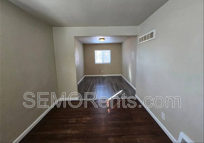 House for rent at 117 Glen Garry Rd, Saint Louis, MO 63137