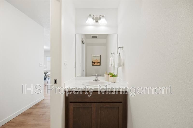 Townhouse for rent at 1148 N Yost St, Kennewick, WA 99336