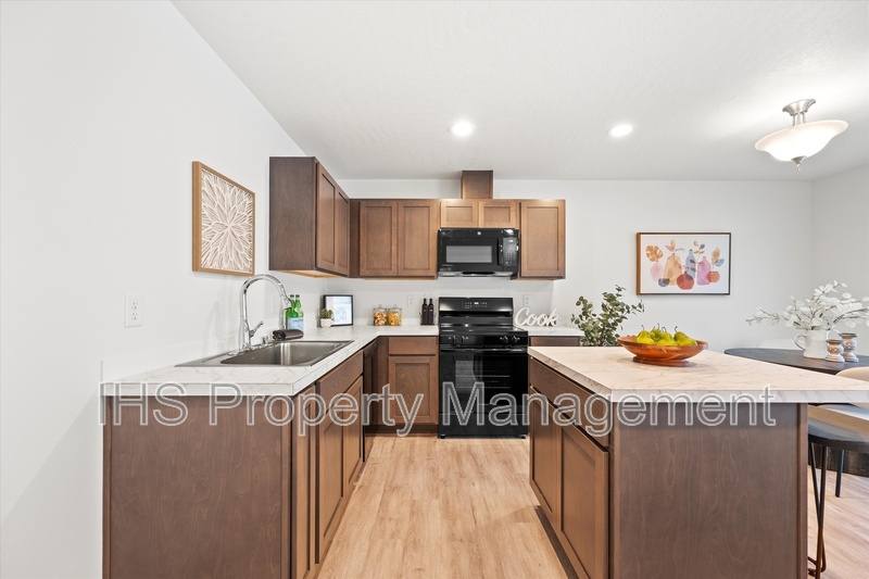 Townhouse for rent at 1148 N Yost St, Kennewick, WA 99336