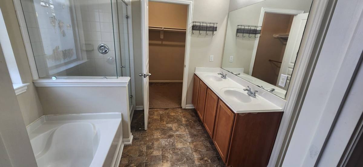 Apartment for rent at 11211 Riata Canyon Dr, Cypress, TX 77433