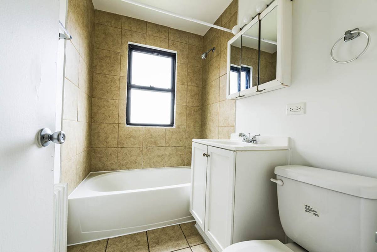 Apartment for rent at 8259 S Maryland, Chicago, IL 60619