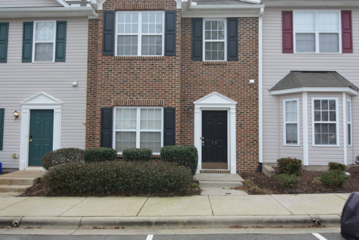 House for rent at 25 Edgebrook Circle, Durham, NC 27703