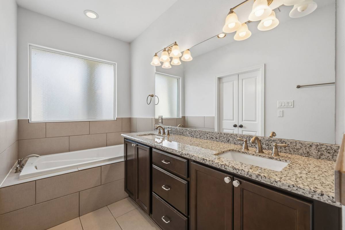 Apartment for rent at 617 W 24th St #617, Houston, TX 77008
