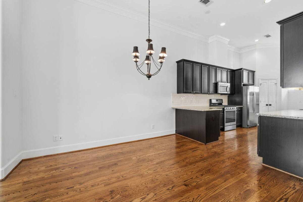 Apartment for rent at 617 W 24th St #617, Houston, TX 77008