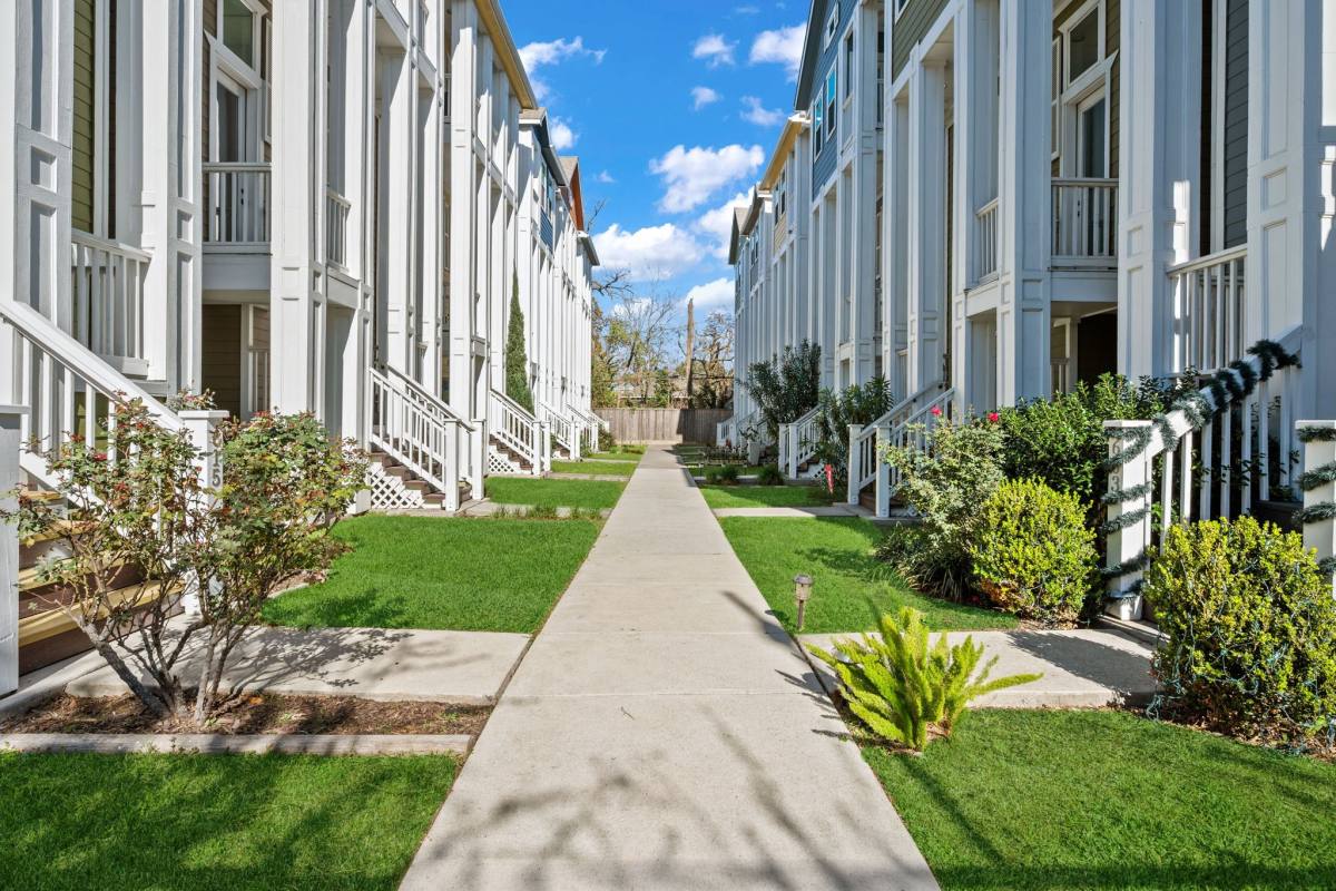 Apartment for rent at 617 W 24th St #617, Houston, TX 77008