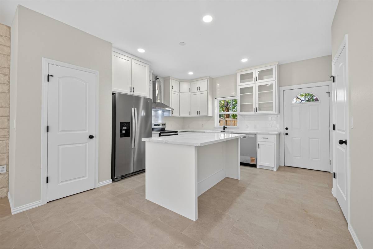 Apartment for rent at 10594 Rustling Oaks Dr, Conroe, TX 77303