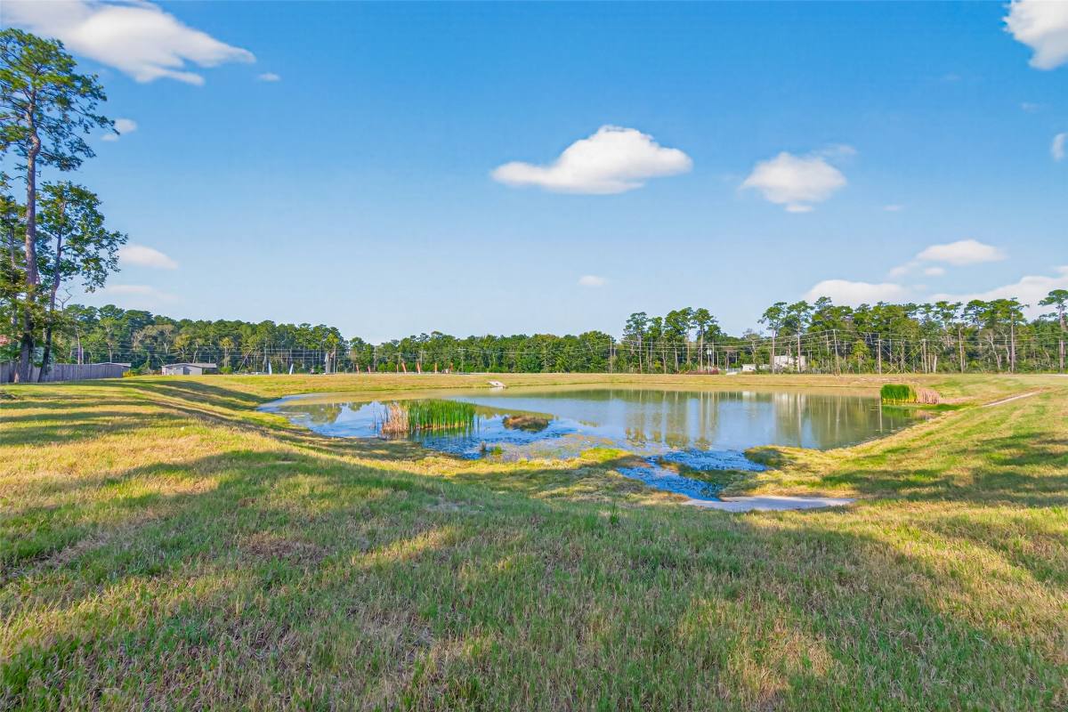 Apartment for rent at 10594 Rustling Oaks Dr, Conroe, TX 77303